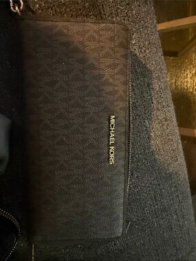 Michael Kors Black Textured Leather Zip Crossbody Wallet